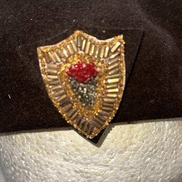 Vintage 50s/60s Brown Felt Beret with Beaded Patch on Front & Bow in Back - Picture 2 of 8